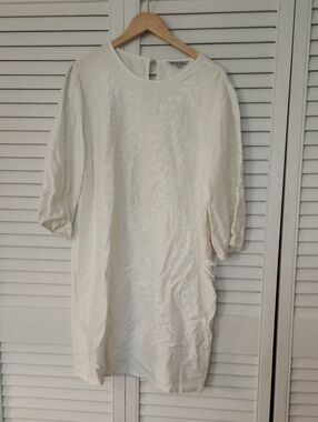 Women's White Long Sleeve Embroidered Shift Dress